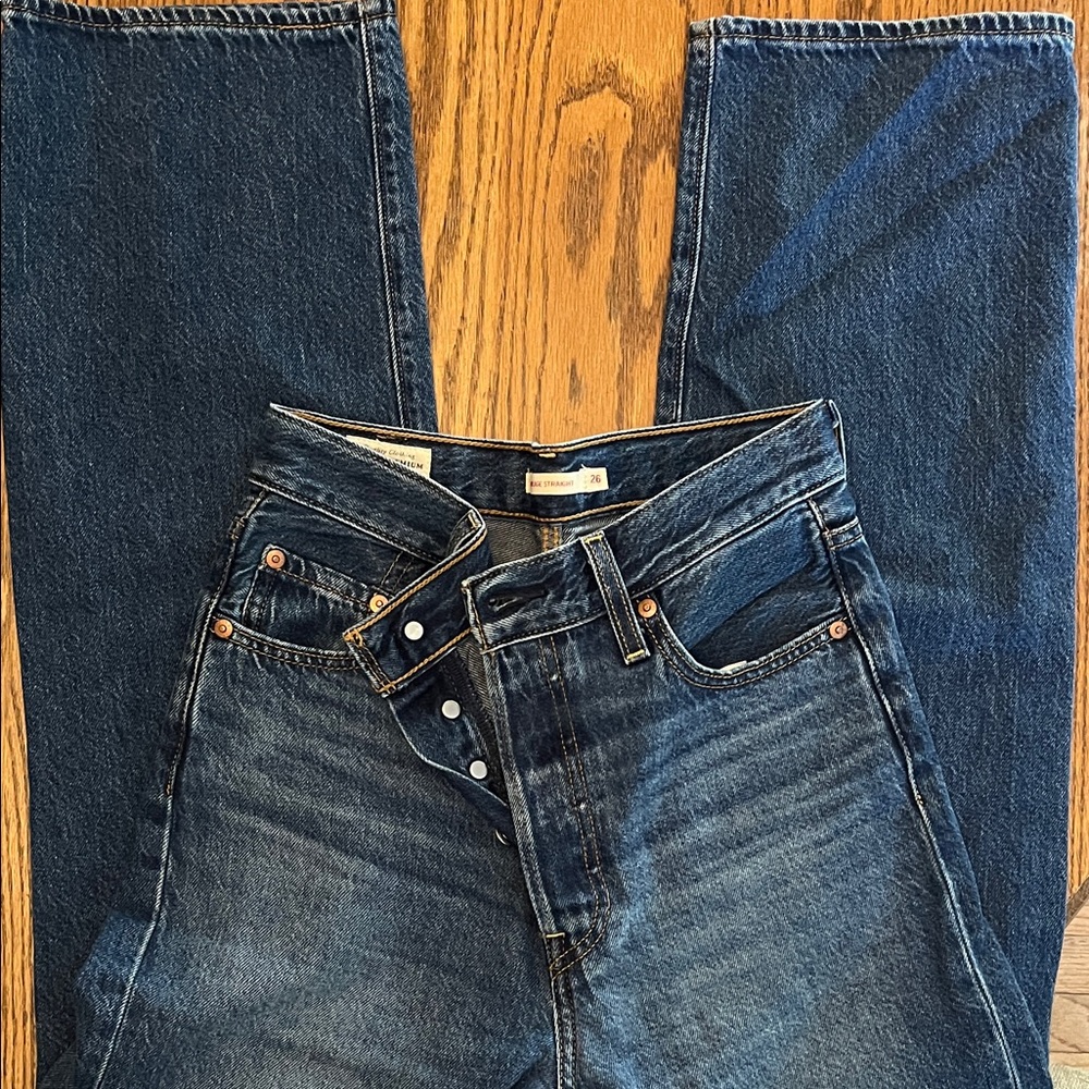 Levi ribcage straight size 26
